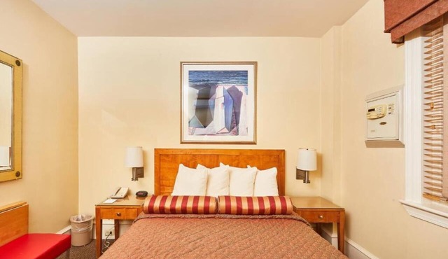 Historic Philly Room 7 Miles Away from Downtown | Free Continental Breakfast