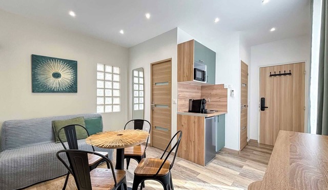 Hoche B 16 - One Bedroom Apartment, Sleeps 4