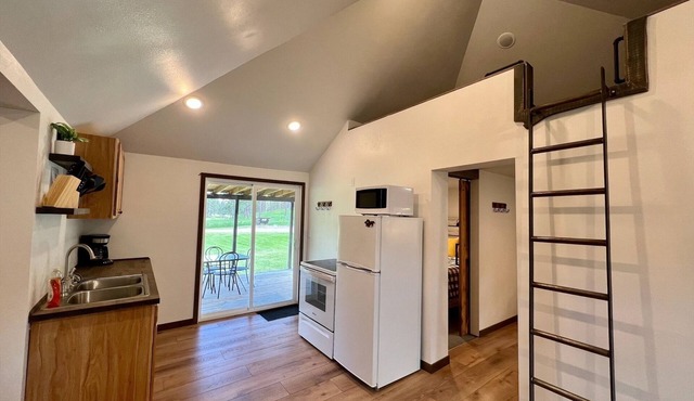 Horse Creek Resort - Cabin 12