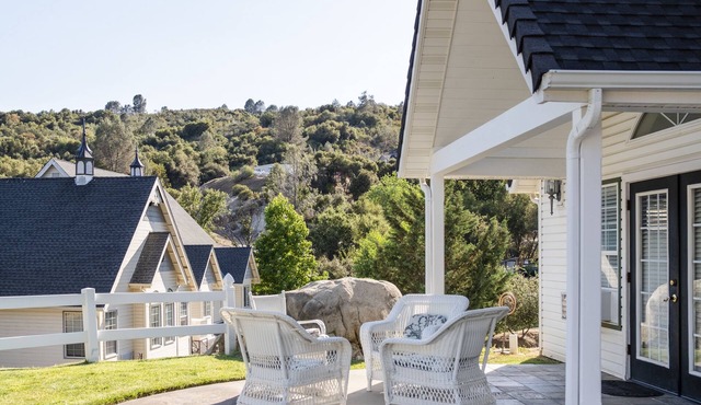 Hounds Tooth Inn