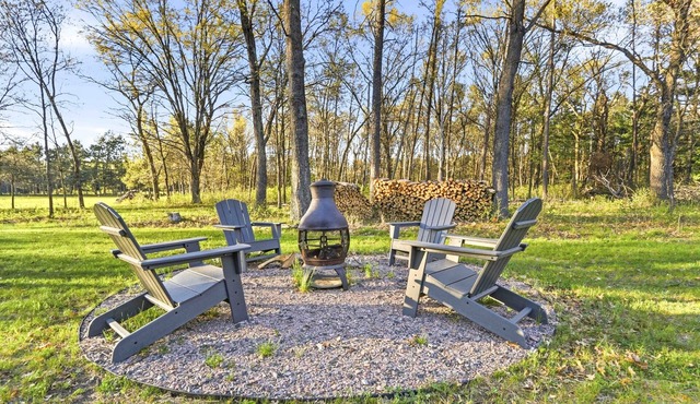 House w/Game Room · Fire Pit · Screened Porch