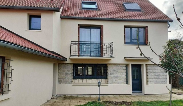 House with a garden in Sucy, near Paris and surrounded by nature.