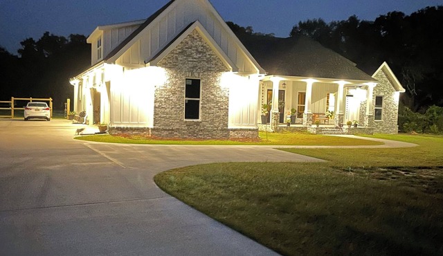 HUGE 4-bedroom House in tranquil Ocean Springs with Pool and outdoor Kitchen