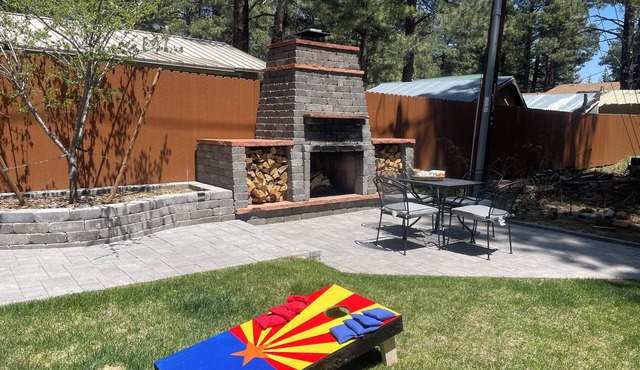 Humphrey's Hideaway! EV Charger, Fire Pit, Game Room