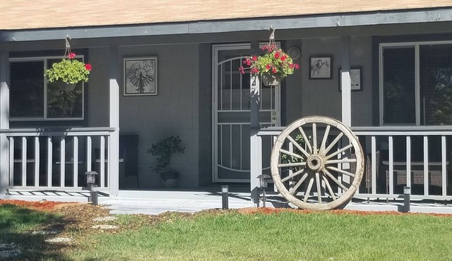 Huron Ranch House/Yosemite/Bass Lake/BBQ https:/www.airbnb.com/s/guidebooks?
