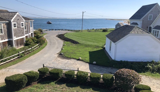 Ideal Chatham Location. Waterview, Beach, Walk to Town,Great Views,4 Bedroom,AC