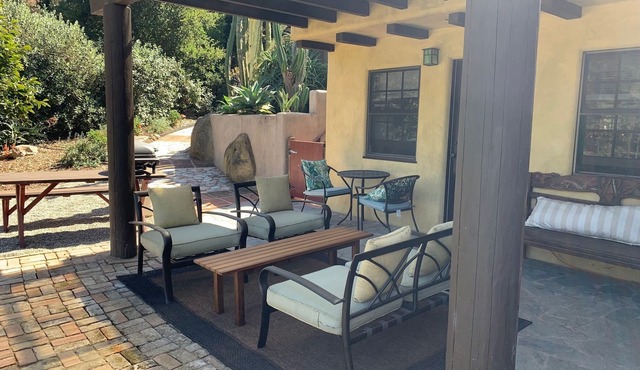 Idyllic Retreat in the foothills close to hiking and the beach. Private quiet.