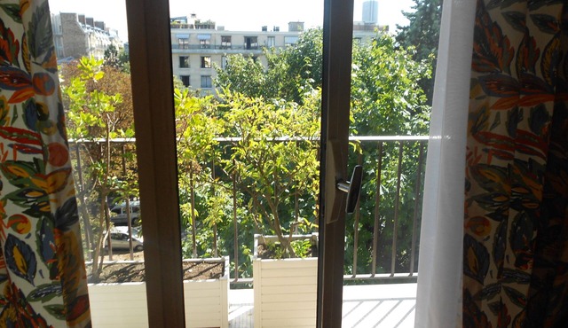In the city, green and calm for a few days .