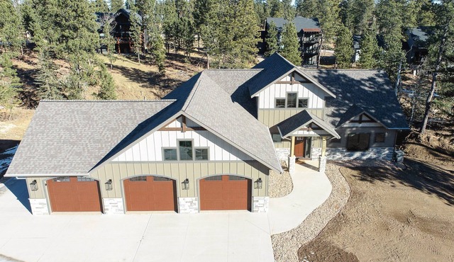 Incredible New 3200+ Sq. Ft. Lodge w/Arcades, Shuffleboard, Hot Tub, Paved!