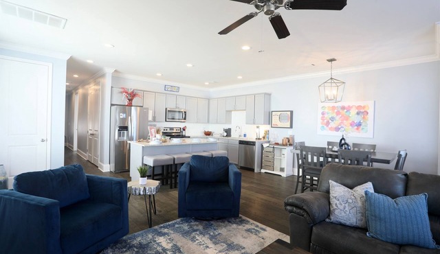 Indigo House - Gorgeous 3 King Suites + Loft!