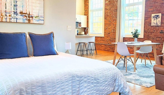 Jennifer’s Penthouse Loft | State House City Views