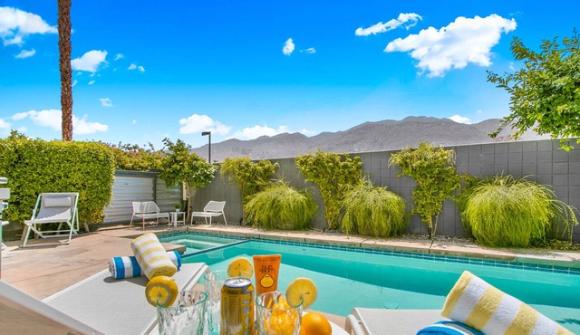 K0646- Posh 2/2.5 Townhome with Private Pool. 5 Minutes to Downtown PS!