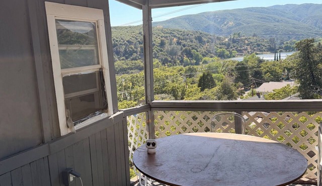 Lake View Retreat in the Mountains —1 Hr from LA