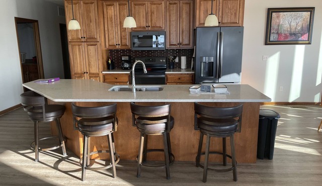 Lakefront Condo - Family Friendly/FREE HOIST