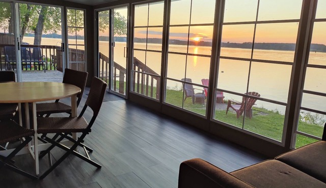 Lakefront Cottage Near Sandbanks with Sunset View and Picton