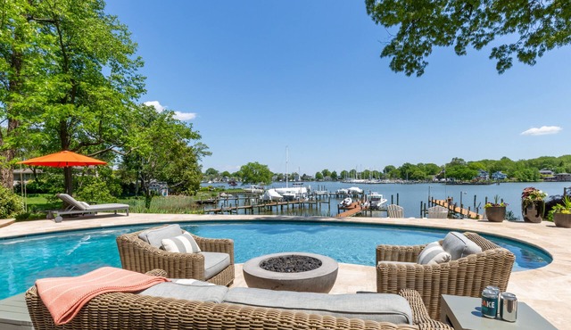 Lakefront dog-friendly home with private outdoor pool, pool spa, dock & grill