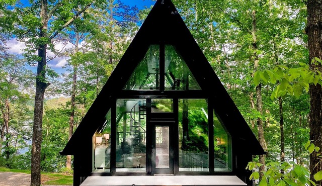 Lakeside 3BR Retreat Surrounded by Woods in Phil Campbell, AL
