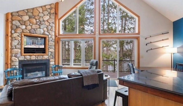 Lakeside Villa Home at the base of Giants Ridge - 4 bed, 3 bath, sleeps 10