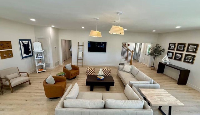 Lakeview Hideaway - Sleeps 14 - Family Retreat