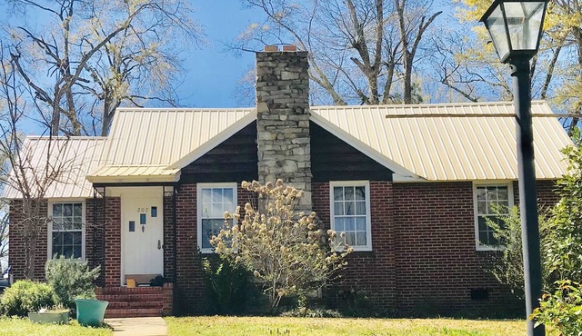 Lamplight Cottage, easy walk to Main Street!