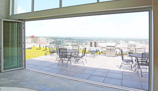 Landing at Wire - 1 Bedroom in Downtown