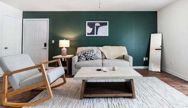 Landing | Beautiful 2BD, Clubhouse, Gym
