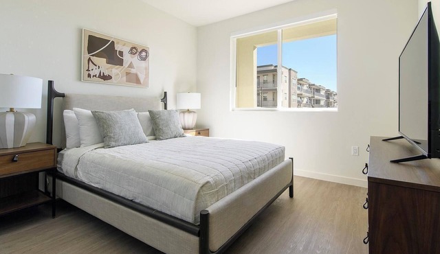 Landing | Beautiful 2BD, Pool, Gym