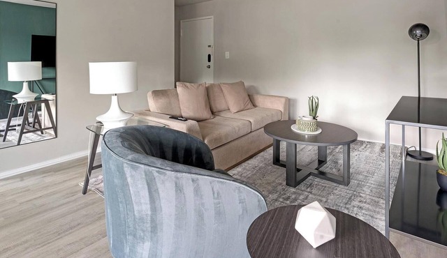 Landing | Chic 1BD, Gym, Pool