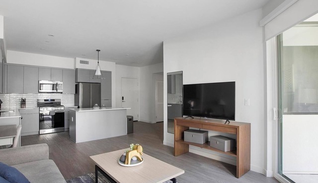 Landing | Incredible 1BD, Pool, Rooftop Lounge