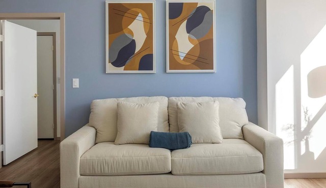 Landing | Incredible 2BD, Pool, Gym
