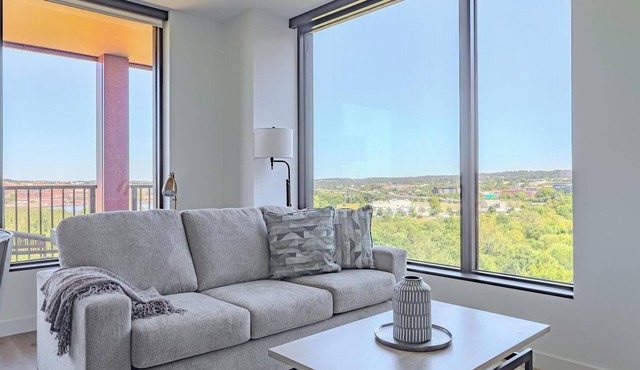 Landing | Spectacular 2BD, Rooftop Lounge