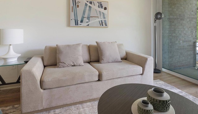 Landing | Stunning 2BD, Pool, Gym