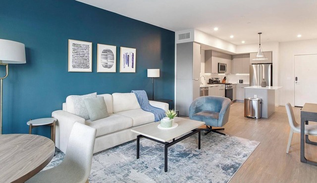 Landing | Stunning 1BD, Courtyard, Clubhouse