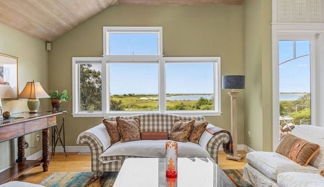 Large 5-bdrm oceanfront estate on Monomoy National Wildlife Refuge, pet friendly