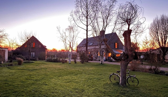 Large-capacity cottage in Normandy! Peaceful yet close to everyth. Dogs welcome.