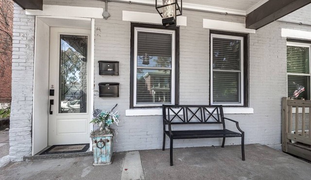 Large & Private w/King Bed Great Location