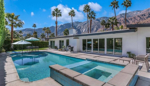 Las Palmas Alexander – 1962 Alexander Home with Saltwater Pool, Spa, Fire Pit & Mountain Views
