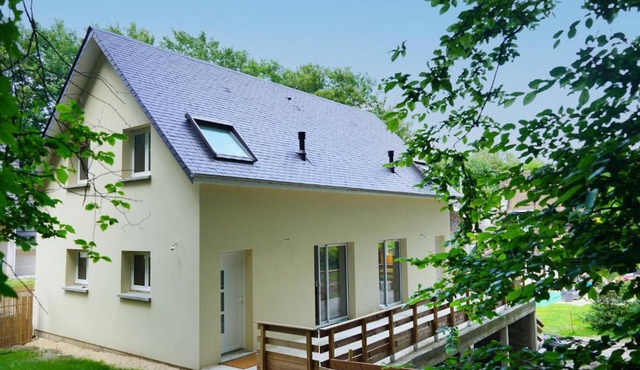 Les Tilleuls, Gîte familial avec jardin et piscine partagés