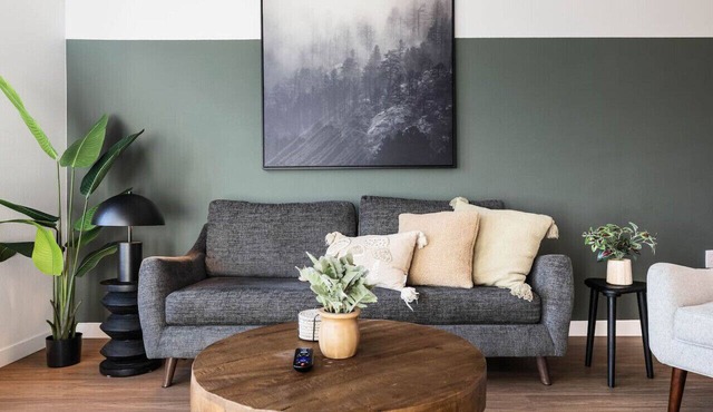 Light-Filled Artsy Stay in Little Tokyo, Walk to best Sushi Bars and Metro