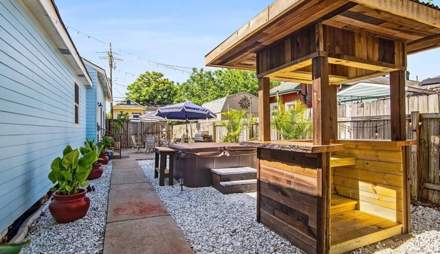 Lively Home & Patio w/Hot Tub