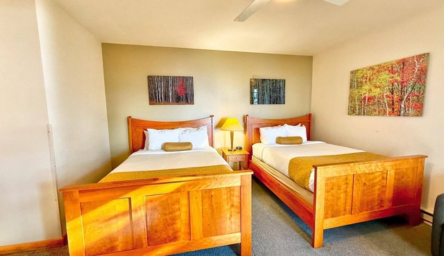 Located on Lake Superior, this guestroom is ideal for family & friends
