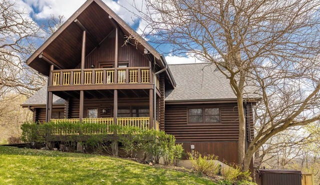Log Home/Ht Tub/Game Rm/Firepit