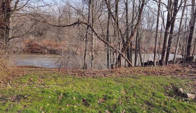 Lovely two bedroom river-view rental unit