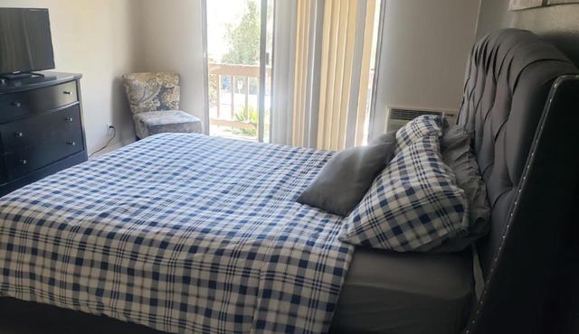 Lovely Unit Steps Away from Beverly Hills B05