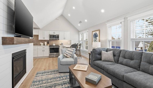 LUX on Main | Downtown | Parking | Sleeps 6, #201