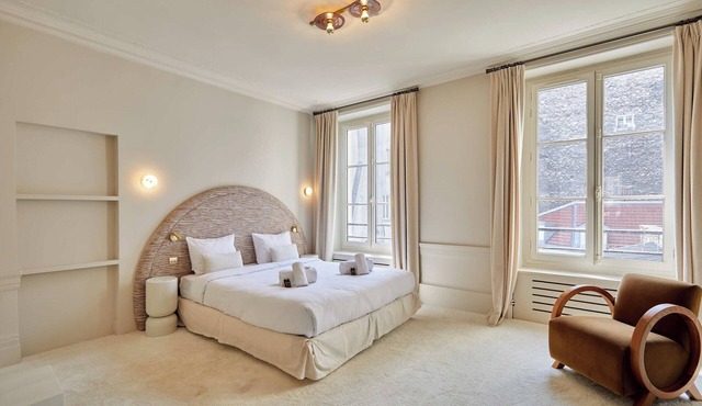 Luxurious AC Apartment Louvre Museum Saint Honore