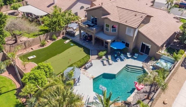 Luxurious All In 1HtdPoolHotTubArcadeGamesMore