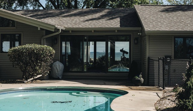 Luxurious Bay Getaway With Pool and Hot Tub Sleeps 12 Near Green Bay Wisconsin