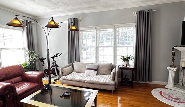 Luxury 3 Bedroom Home Perfect for Access to Central Boston or Salem