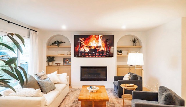 Luxury 4-bedroom house near Disney with Pool, Wifi & AC